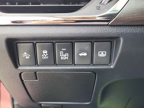 Used 2017 Toyota Avalon Limited image 21