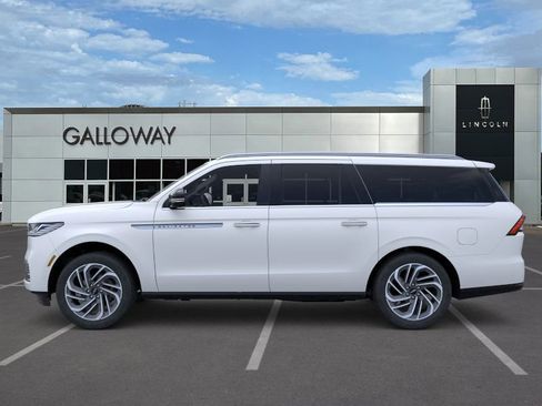New 2025 Lincoln Navigator L Reserve AWD/4WD image 3