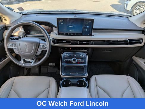 Used 2023 Lincoln Nautilus AWD w/ Premium Package image 10