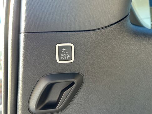 New 2025 Jeep Wagoneer Series II w/ Convenience Group I image 9