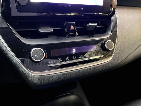 Used 2025 Toyota Corolla LE image 26