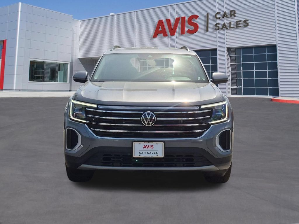 Used 2025 Volkswagen Atlas SE FWD image 2