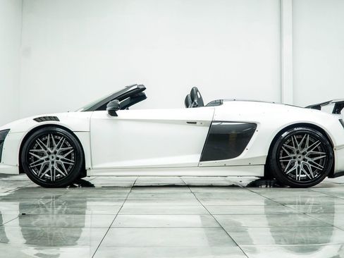 Used 2018 Audi R8 V10 AWD/4WD image 17