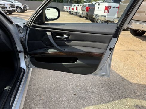 Used 2011 BMW 335i Sedan RWD image 11