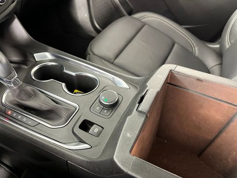 Certified 2023 Chevrolet Traverse LT FWD image 33
