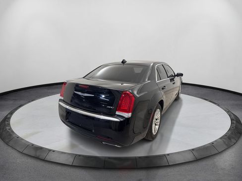 Used 2018 Chrysler 300 Touring w/ Driver Convenience Group RWD image 6
