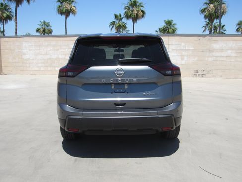 Used 2024 Nissan Rogue SV AWD/4WD image 7