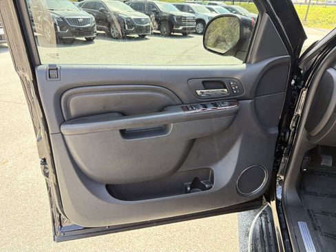 Used 2014 GMC Yukon Denali RWD image 12