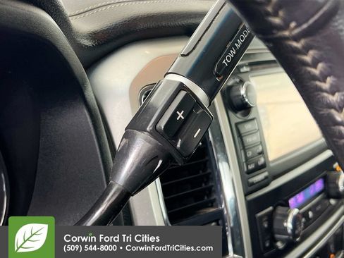 Used 2018 Nissan Titan PRO-4X AWD/4WD image 10