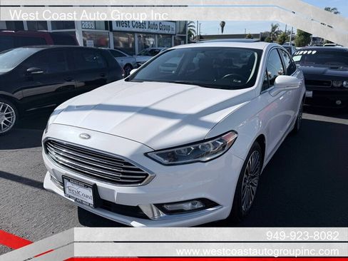 Used 2017 Ford Fusion SE w/ Fusion SE Technology Package FWD image 2