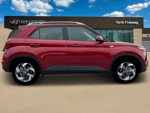 New 2025 Hyundai Venue SEL image 9