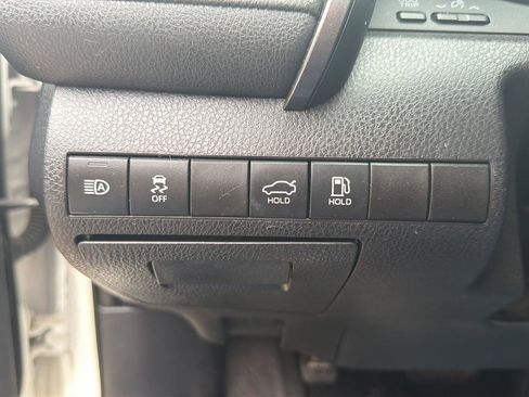 Used 2020 Toyota Camry LE w/ Carpet Mat Package image 18