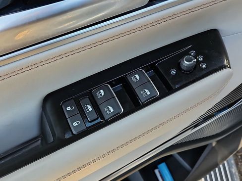 Used 2023 Jeep Grand Wagoneer L 4WD image 12