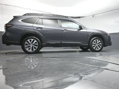 Used 2024 Subaru Outback Premium AWD/4WD image 38
