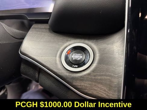 Used 2024 Jeep Grand Cherokee Limited w/ Black Appearance Package image 20