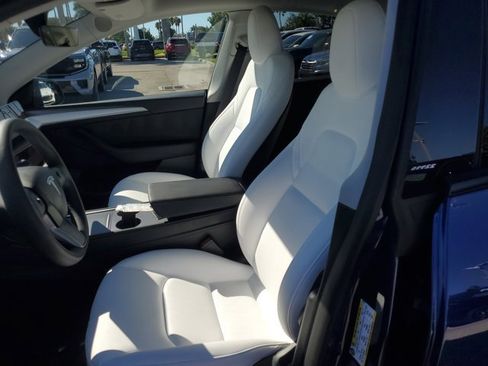 Used 2023 Tesla Model Y Performance image 5