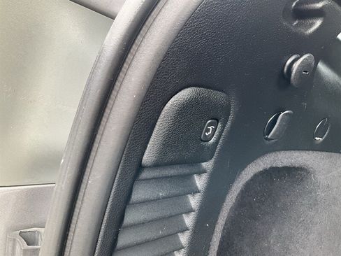 Used 2018 Jeep Grand Cherokee Overland AWD/4WD image 13