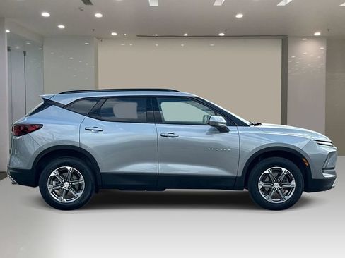 Used 2024 Chevrolet Blazer LT w/ Convenience Package FWD image 5