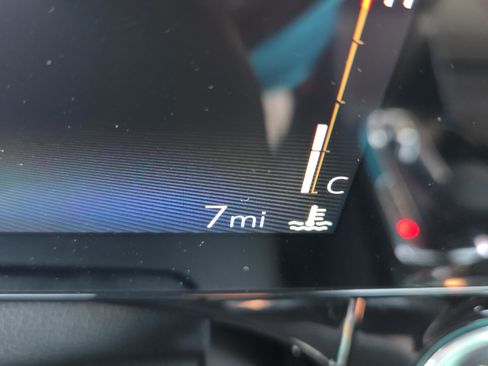 New 2026 Chevrolet Trax RS w/ Sunroof Package image 32