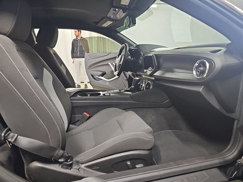 Used 2020 Chevrolet Camaro SS RWD image 13