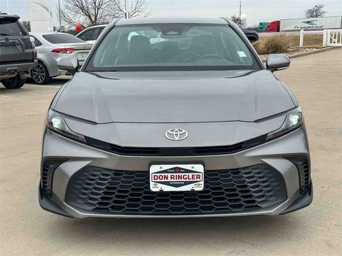 Used 2025 Toyota Camry SE image 8
