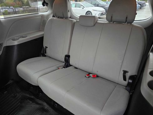 Used 2017 Toyota Sienna Limited Premium AWD/4WD image 18