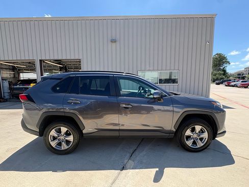 Used 2024 Toyota RAV4 XLE AWD/4WD image 8