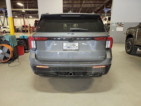 Used 2025 Ford Explorer Active image 4