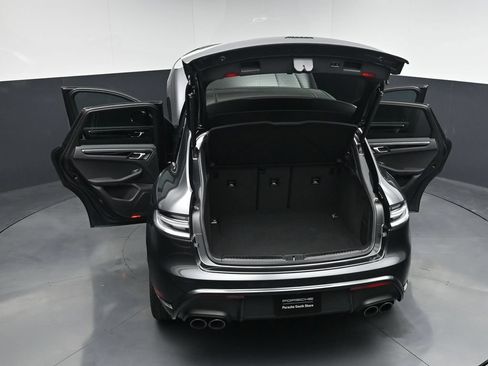 Certified 2025 Porsche Macan AWD/4WD image 33