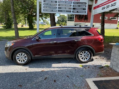 Used 2019 Kia Sorento AWD w/ LX Convenience Package image 2