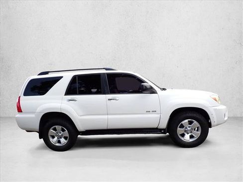 Used 2007 Toyota 4Runner SR5 AWD/4WD image 5