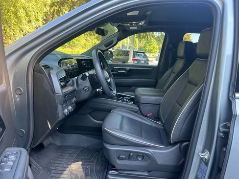 Used 2026 Chevrolet Suburban Premier AWD/4WD image 5
