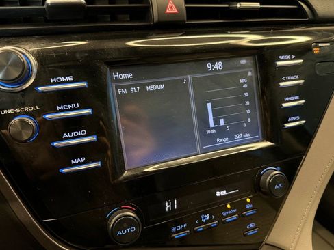 Used 2019 Toyota Camry SE image 12