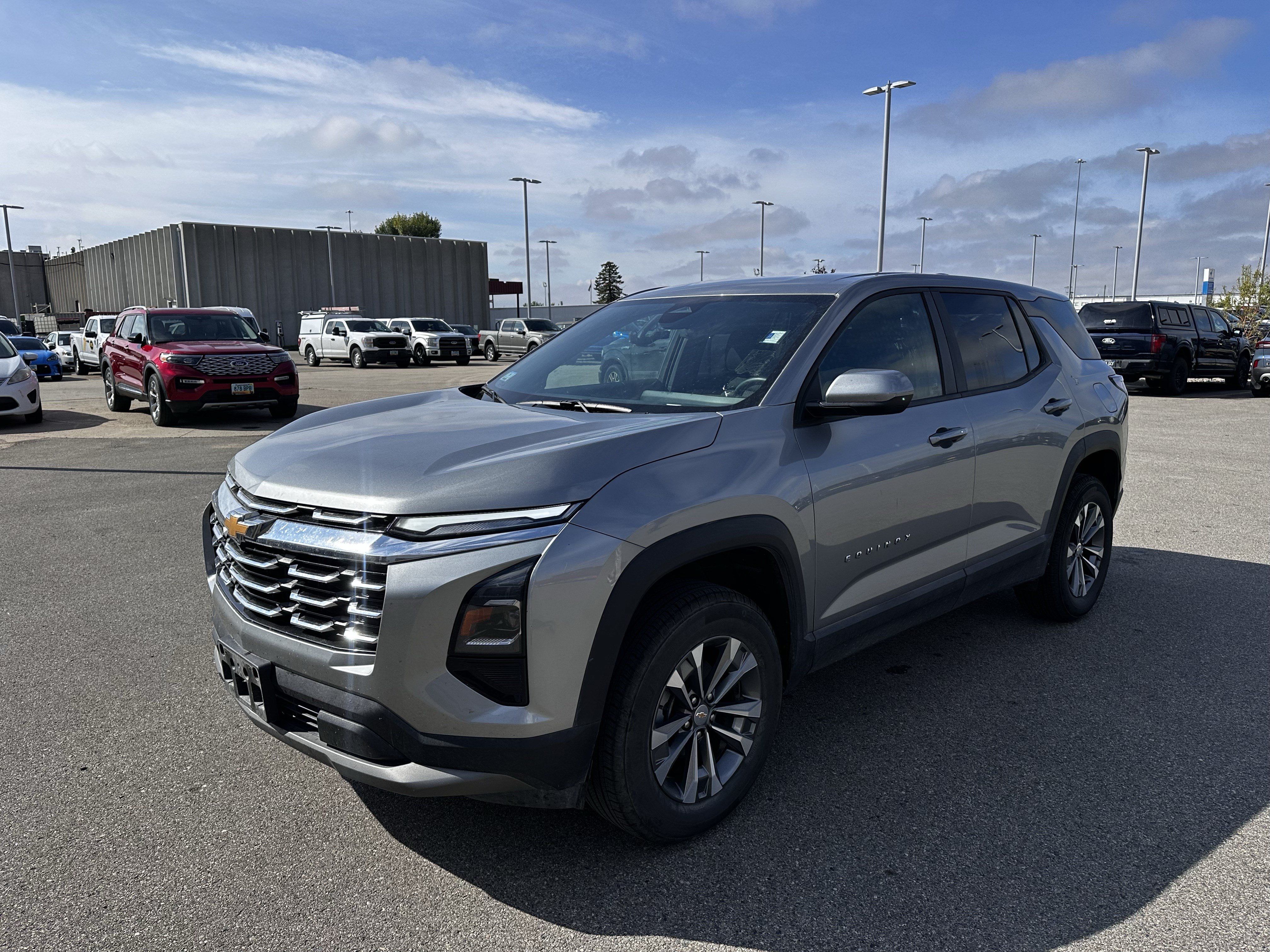 Used 2026 Chevrolet Equinox LT AWD/4WD image 3