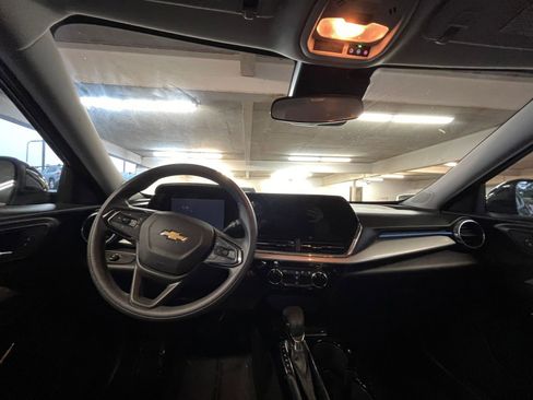 Used 2025 Chevrolet Trax LT image 33