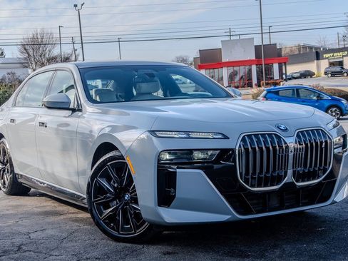 Used 2023 BMW i7 xDrive60 w/ Executive Package 2 image 3