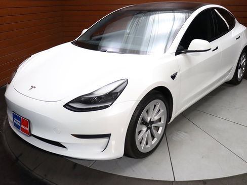 Used 2023 Tesla Model 3 Standard Range image 6