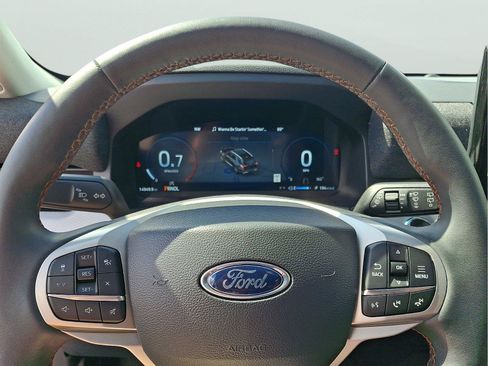 Used 2025 Ford Explorer Active w/ Active Comfort Package AWD/4WD image 18