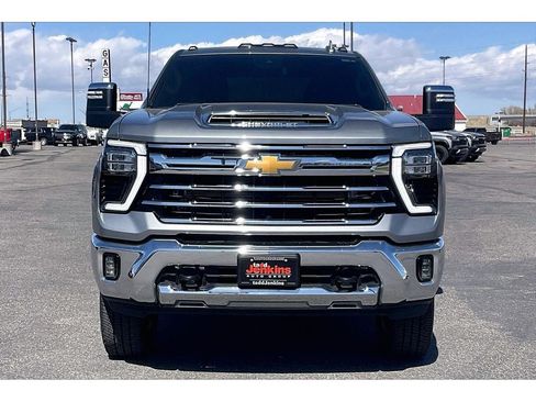 Used 2025 Chevrolet Silverado 3500 LTZ AWD/4WD image 3