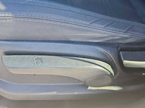 Used 2020 Kia Sorento LX image 14