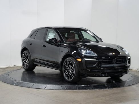 Used 2024 Porsche Macan image 3