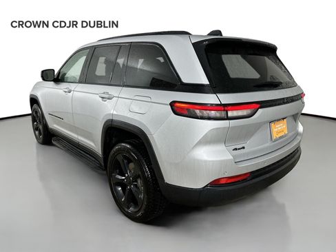 Used 2023 Jeep Grand Cherokee Altitude AWD/4WD image 8