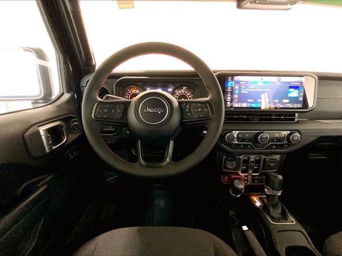 Used 2024 Jeep Wrangler Unlimited Rubicon w/ Convenience Group AWD/4WD image 4