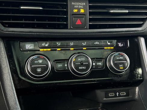 Used 2021 Volkswagen Jetta SE w/ SE Cold Weather Package image 22