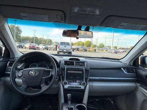Used 2012 Toyota Camry LE FWD image 14