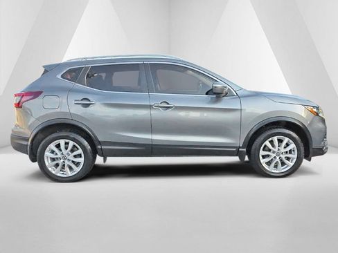 Used 2022 Nissan Rogue Sport SV FWD image 4