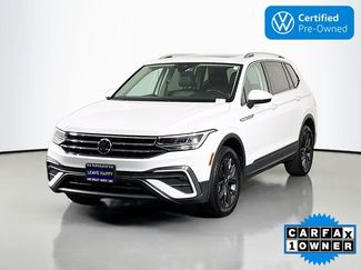 Certified 2022 Volkswagen Tiguan SE w/ Panoramic Sunroof Package video 3