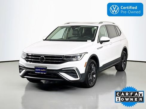 Certified 2022 Volkswagen Tiguan SE w/ Panoramic Sunroof Package image 3