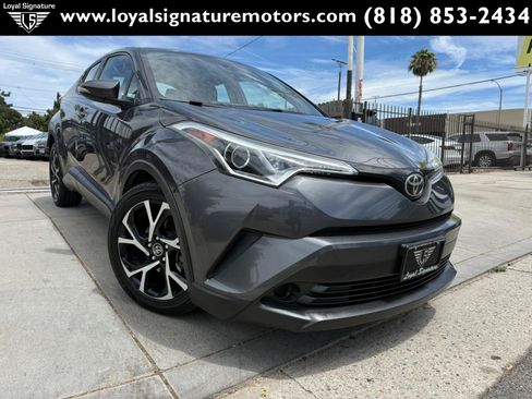 Used 2018 Toyota C-HR XLE FWD image 1