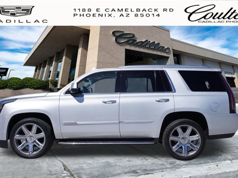 Used 2020 Cadillac Escalade Luxury image 2